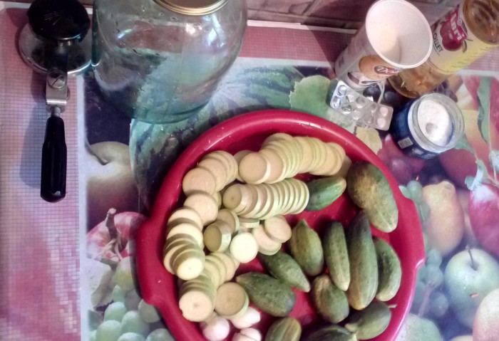 Zucchini marinert med agurker