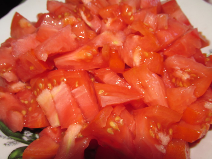 Auberginesalat med tomater og andre grønnsaker