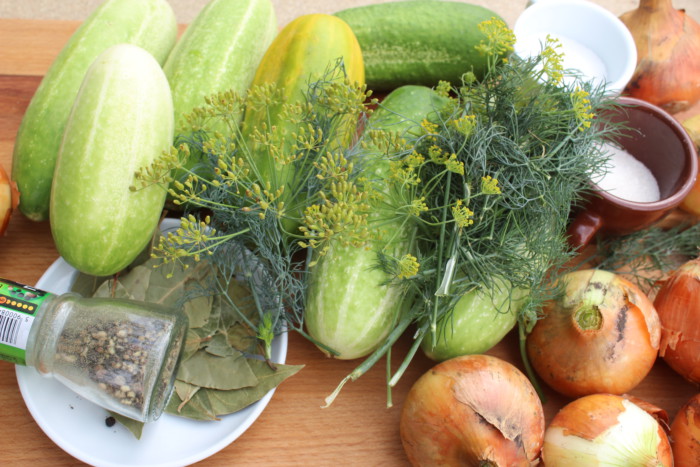 Nizhyn agurker - rask og enkel salat for vinteren