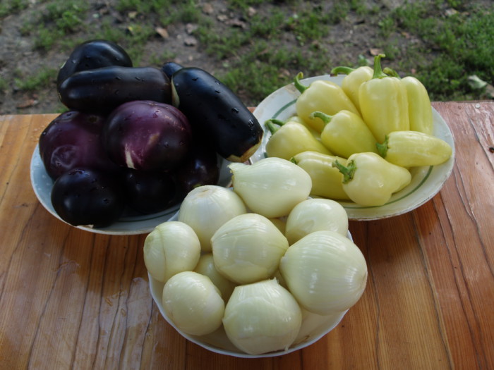 Vinter aubergine salat uten sterilisering